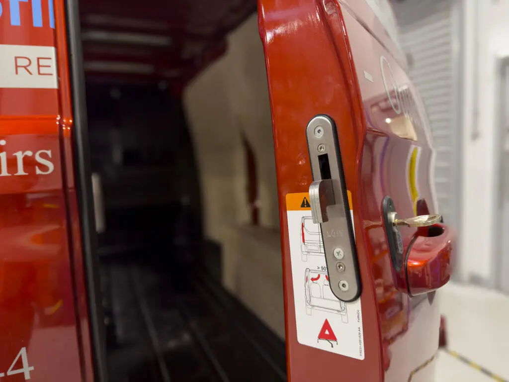 Chiusure di sicurezza per furgoni: maggiore protezione per le tue consegne