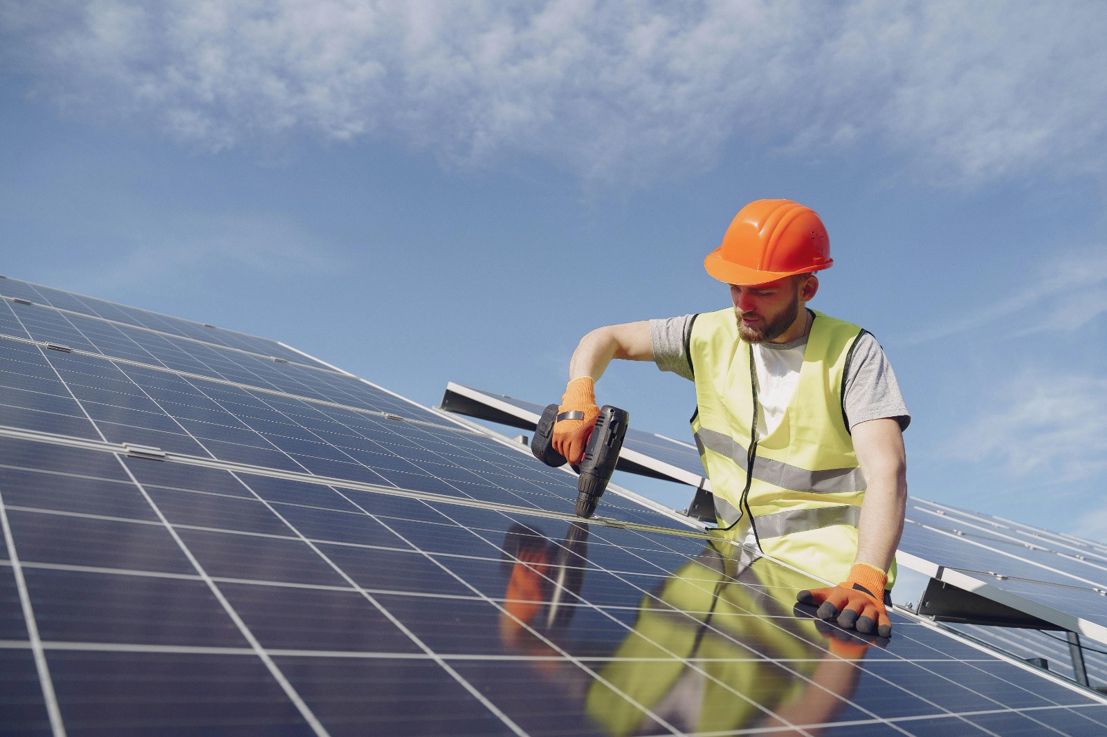 Commercial Solar Panels Leicester for Long-Term Energy Savings