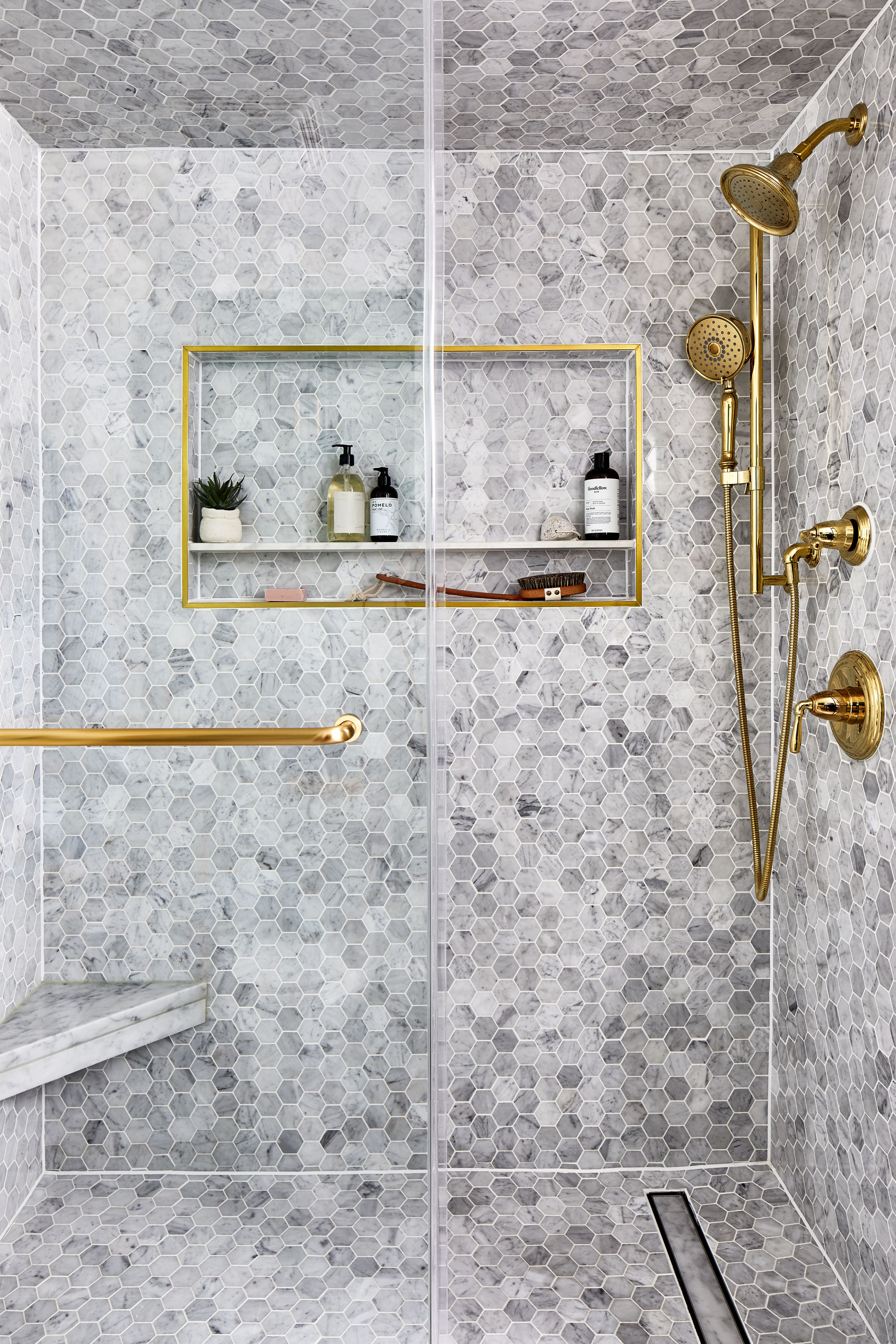 Black Frame Shower Screen Inspiration for Elegant Bathrooms