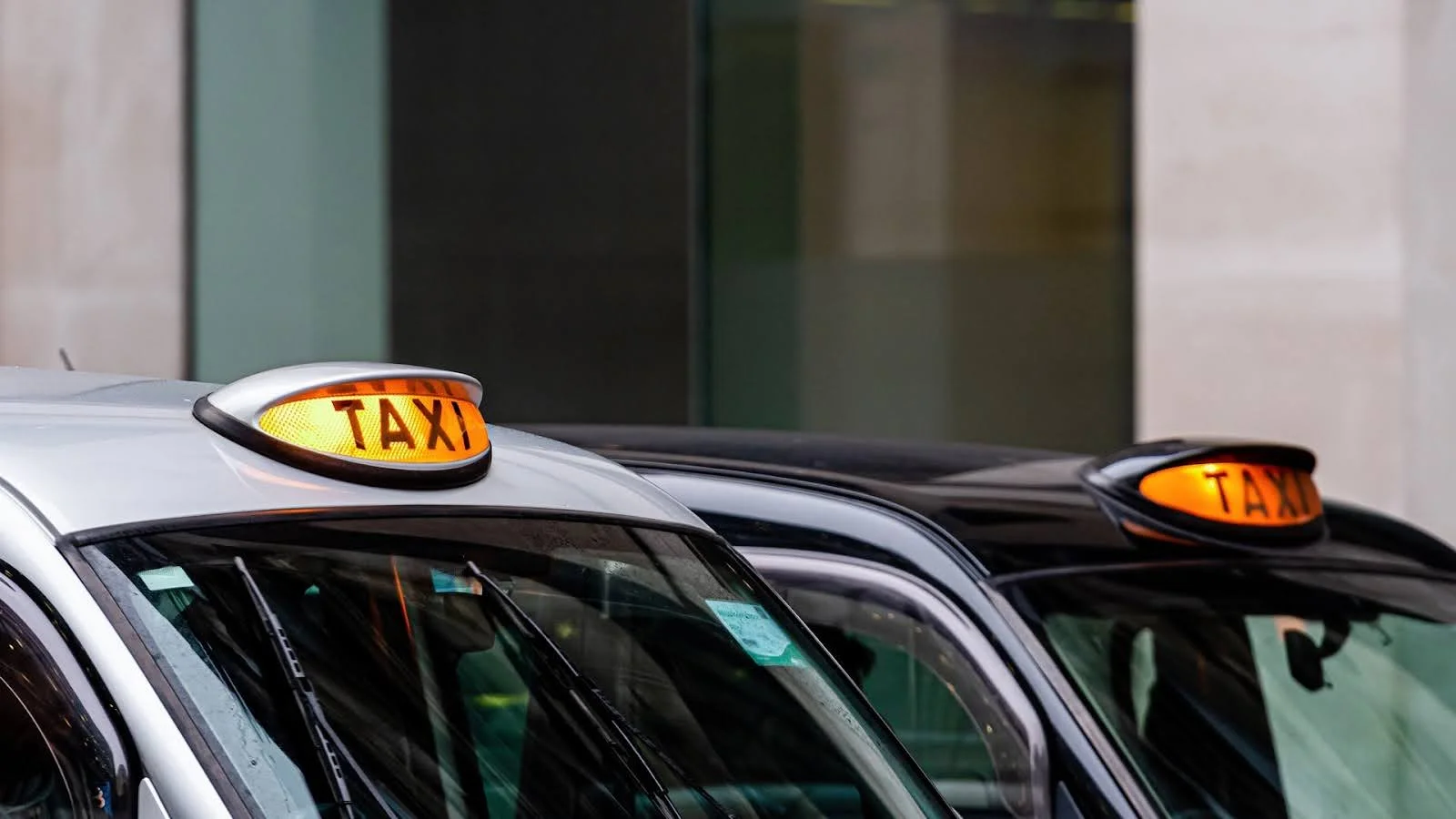 Hinchleywood Taxis – Reliable Local and Airport Transfers